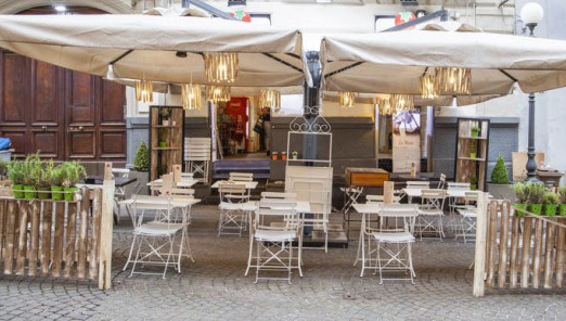 pizz-a-street-merliani_tavolini_esterni