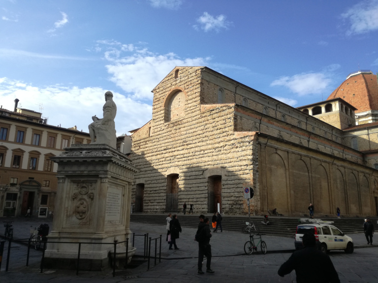  Basilica San Lorenzo, facciata.