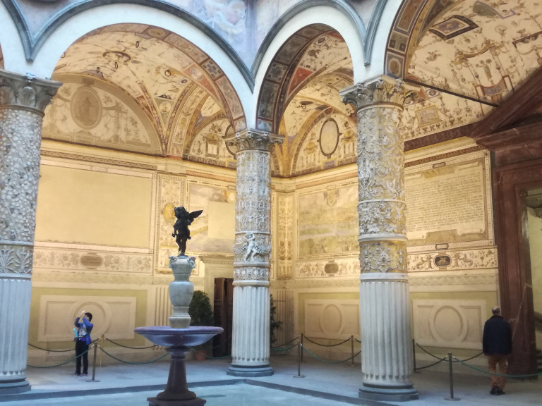 Cortile d'ingresso di palazzo Vecchio in piazza della Signoria