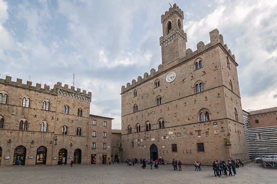 piazza-dei-priori_volterra